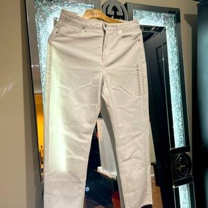 American Eagle white Brand New Regular Mom Jeans size 12